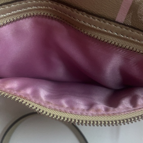 BNWOT Beautiful Crossbody Coach - Picture 8 of 9